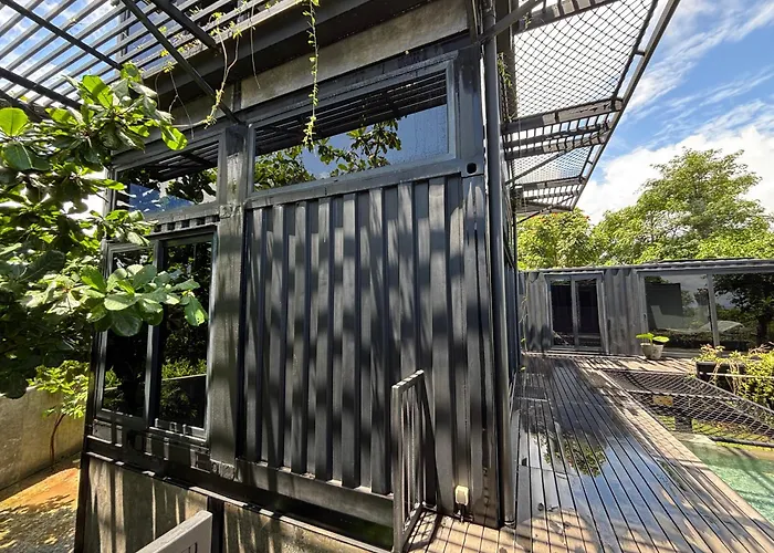 Séjour chez l'habitant Polpo Nero Container Uluwatu
