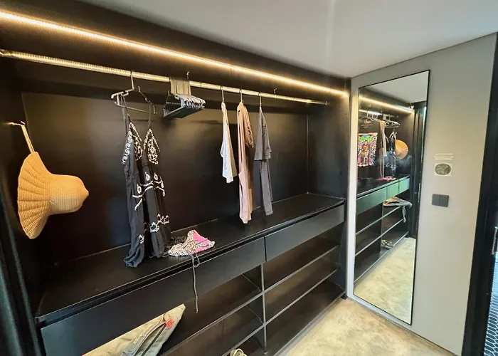 Polpo Nero Container Séjour chez l'habitant